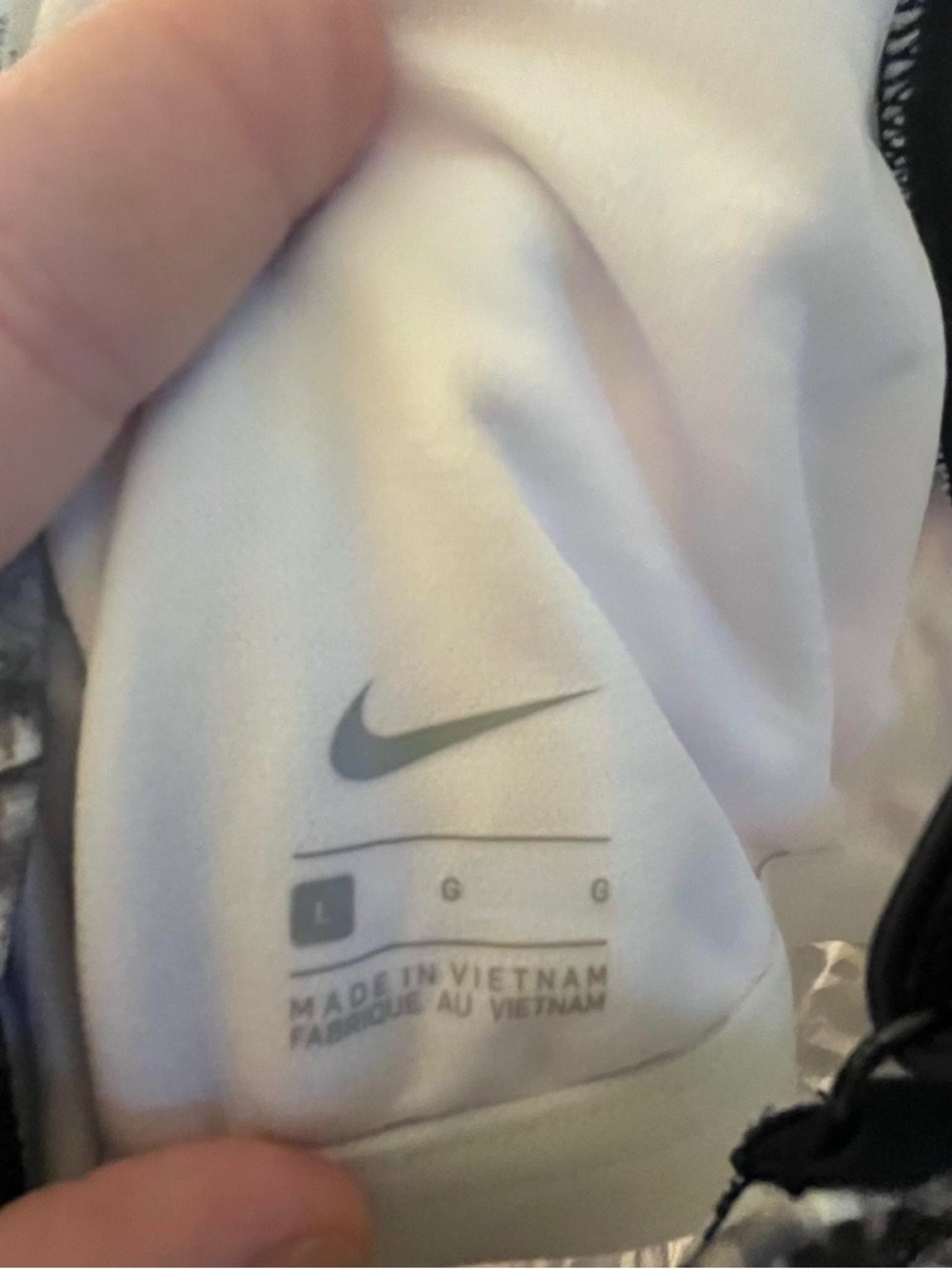 Nike Black and White Athletic Tank Top With Shelf Braa - Picture 5 of 6
